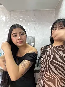 Snapshot of nicky_and_isabella chatting on November 26, 8:32 pm nicky and isabella online show from November 26, 8:32 pm