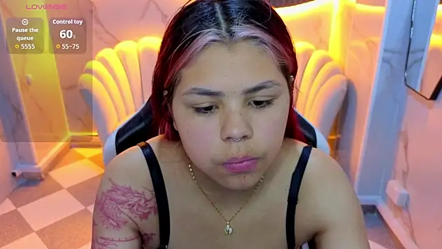 Snapshot of Little_cherry_b chatting on October 30, 7:47 pm Little cherry b online show from October 30, 7:47 pm