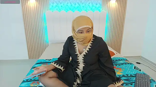 Snapshot of Lina_arabiann chatting on November 30, 11:20 pm Lina arabiann online show from November 30, 11:20 pm