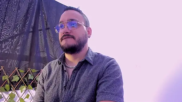 Snapshot of MarkWolfe1 chatting on October 27, 7:18 pm MarkWolfe1 online show from October 27, 7:18 pm