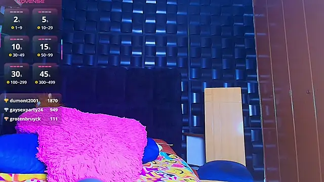 Snapshot of Kesha_rosse_ chatting on November 29, 6:05 am Kesha rosse online show from November 29, 6:05 am