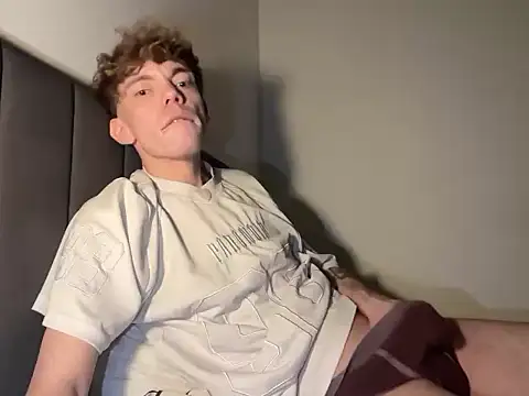 BrunoTwinkXXL online show from January 17, 9:51 pm