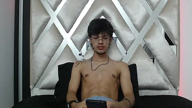 Snapshot of BrayanOconer08 chatting on November 17, 5:46 am BrayanOconer08 online show from November 17, 5:46 am