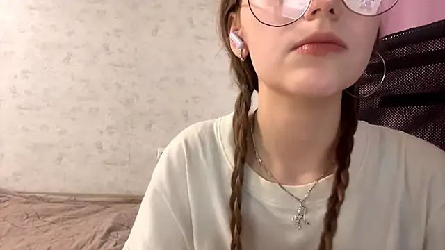 Snapshot of AliceStacy chatting on November 3, 8:48 am AliceStacy online show from November 3, 8:48 am