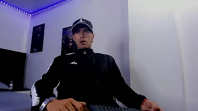 Snapshot of harold_777 chatting on November 1, 2:57 am harold 777 online show from November 1, 2:57 am