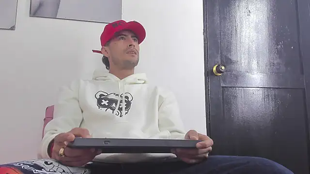 Snapshot of harold_777 chatting on November 6, 8:32 pm harold 777 online show from November 6, 8:32 pm