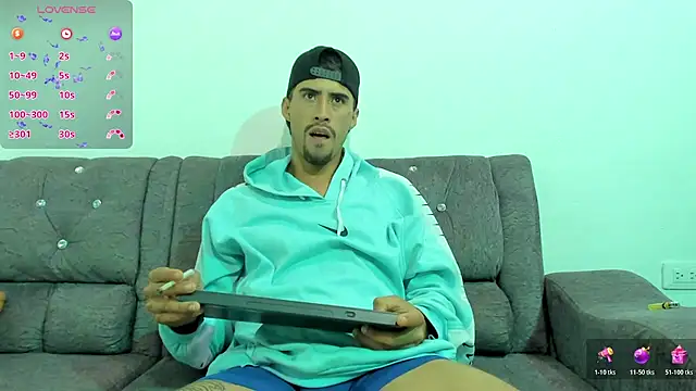 Snapshot of harold_777 chatting on November 13, 6:18 pm harold 777 online show from November 13, 6:18 pm