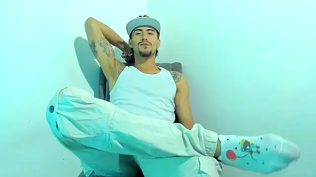 Snapshot of harold_777 chatting on November 16, 4:18 am harold 777 online show from November 16, 4:18 am