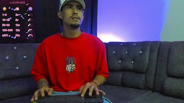 Snapshot of harold_777 chatting on November 17, 3:34 am harold 777 online show from November 17, 3:34 am