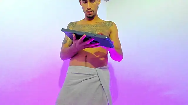 Snapshot of harold_777 chatting on November 20, 10:09 pm harold 777 online show from November 20, 10:09 pm