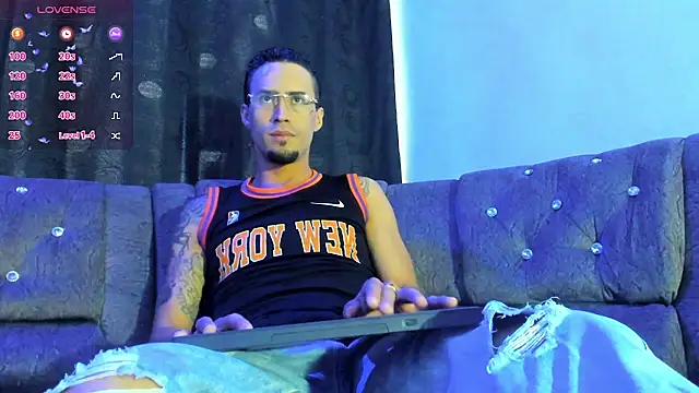 Snapshot of harold_777 chatting on November 23, 10:42 pm harold 777 online show from November 23, 10:42 pm