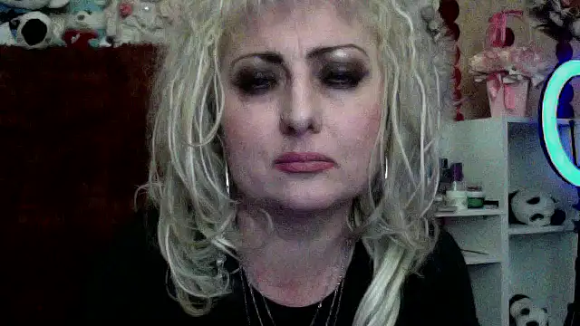 xHot Amazonq online show from January 17, 6:44 pm