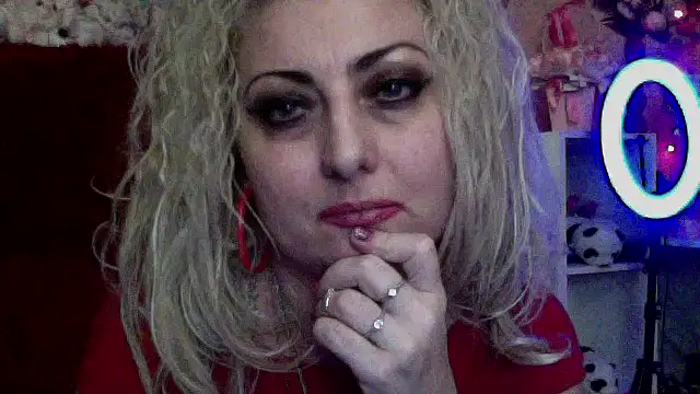 xHot Amazonq online show from February 2, 10:52 pm