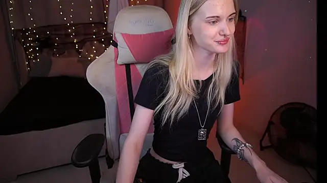 MonicaVelen online show from October 29, 6:48 am