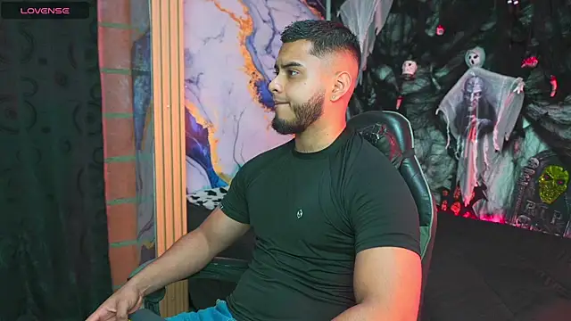 Tiler wolker online show from October 25, 11:43 pm