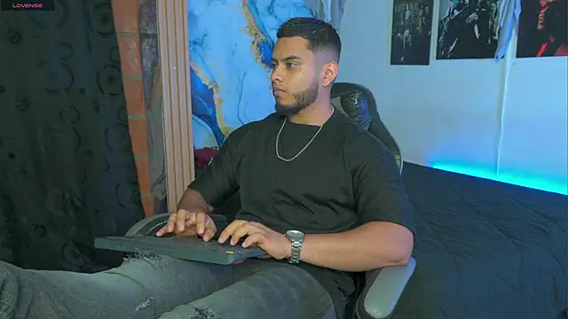 Tiler wolker online show from November 27, 1:29 am