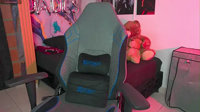 Tiler wolker online show from April 21, 2:51 am