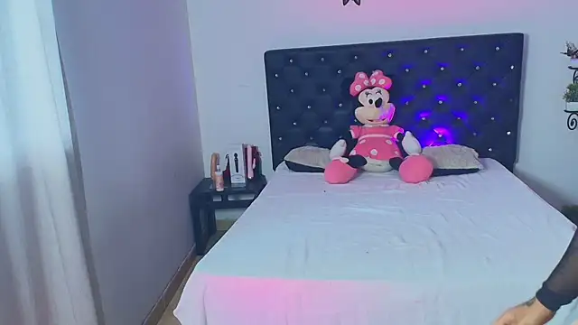 Snapshot of GiannaRoberts chatting on November 14, 12:48 pm GiannaRoberts online show from November 14, 12:48 pm