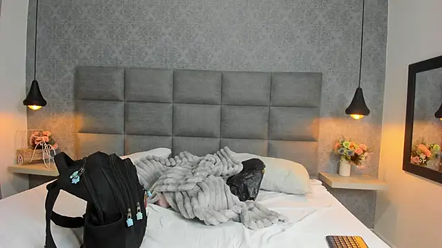 Snapshot of Luna_Bella3 chatting on November 13, 11:09 am Luna Bella3 online show from November 13, 11:09 am