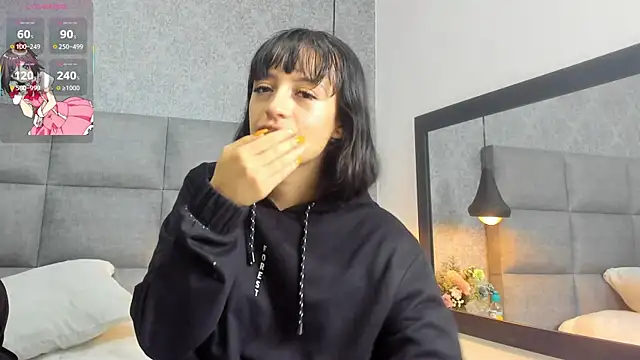 Snapshot of Luna_Bella3 chatting on November 14, 11:09 am Luna Bella3 online show from November 14, 11:09 am