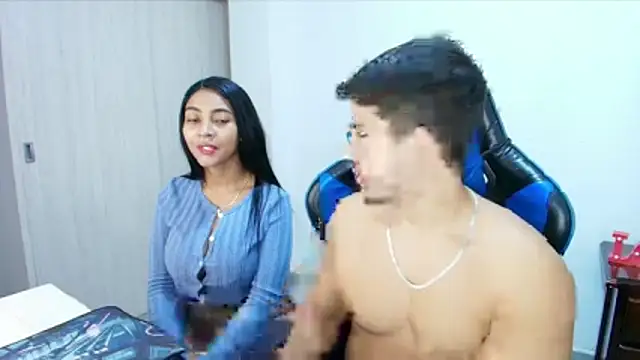 Snapshot of sophia_and_alex chatting on November 13, 4:06 pm sophia and alex online show from November 13, 4:06 pm