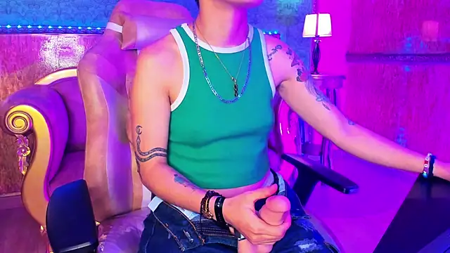 Snapshot of Ale_sweety_ chatting on November 7, 12:16 pm Ale sweety online show from November 7, 12:16 pm