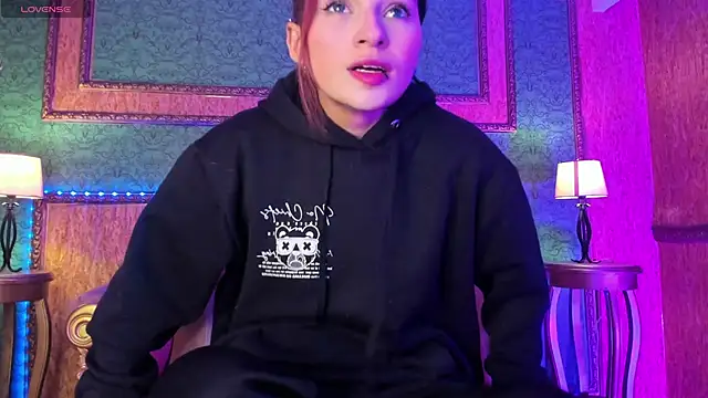 Snapshot of Ale_sweety_ chatting on November 10, 12:37 pm Ale sweety online show from November 10, 12:37 pm