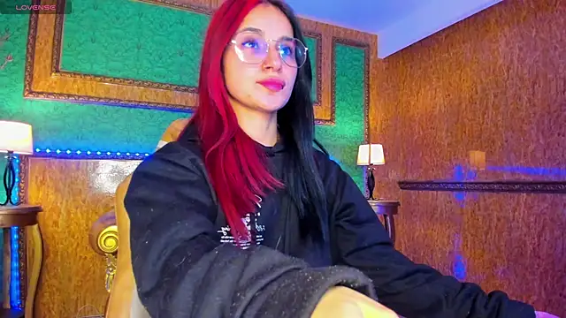 Snapshot of Ale_sweety_ chatting on December 15, 12:31 pm Ale sweety online show from December 15, 12:31 pm