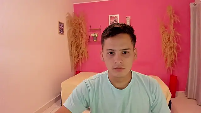 Snapshot of elmasmas01 chatting on November 13, 11:47 pm elmasmas01 online show from November 13, 11:47 pm