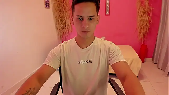 Snapshot of elmasmas01 chatting on November 15, 9:11 pm elmasmas01 online show from November 15, 9:11 pm