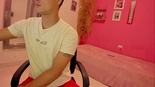 Snapshot of elmasmas01 chatting on November 19, 11:49 pm elmasmas01 online show from November 19, 11:49 pm