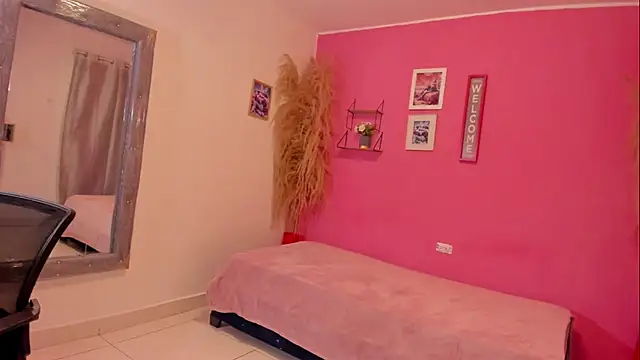 Snapshot of elmasmas01 chatting on November 23, 9:36 pm elmasmas01 online show from November 23, 9:36 pm