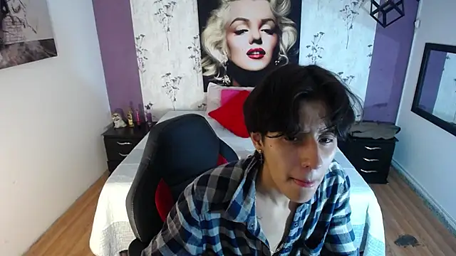 Snapshot of Ghost__Girl_ chatting on November 22, 1:04 am Ghost Girl online show from November 22, 1:04 am