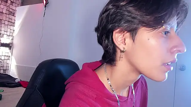 Snapshot of Ghost__Girl_ chatting on December 2, 1:55 am Ghost Girl online show from December 2, 1:55 am