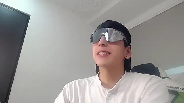 Snapshot of Cash_G_ chatting on November 13, 8:08 pm Cash G online show from November 13, 8:08 pm