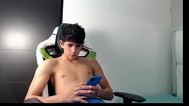 Snapshot of Cash_G_ chatting on November 15, 8:16 pm Cash G online show from November 15, 8:16 pm