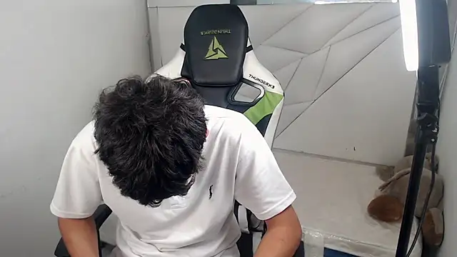 Snapshot of Cash_G_ chatting on November 25, 9:04 pm Cash G online show from November 25, 9:04 pm