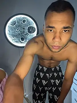 Snapshot of Hot2gether69 chatting on November 20, 9:14 pm Hot2gether69 online show from November 20, 9:14 pm