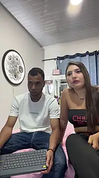 Snapshot of Hot2gether69 chatting on December 13, 11:21 pm Hot2gether69 online show from December 13, 11:21 pm