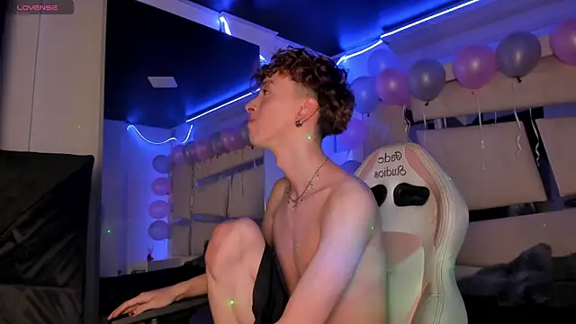 Snapshot of Genesis_ask chatting on November 8, 3:18 am Genesis ask online show from November 8, 3:18 am