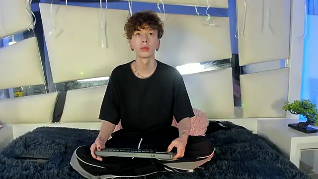 Snapshot of Genesis_ask chatting on November 15, 2:53 am Genesis ask online show from November 15, 2:53 am