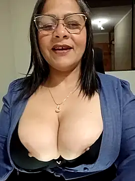 Snapshot of Angie_milf50 chatting on November 8, 3:18 am Angie milf50 online show from November 8, 3:18 am