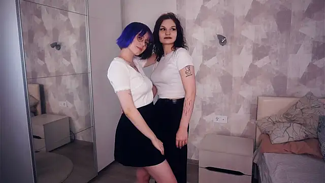 KellePourier online show from November 19, 7:25 pm