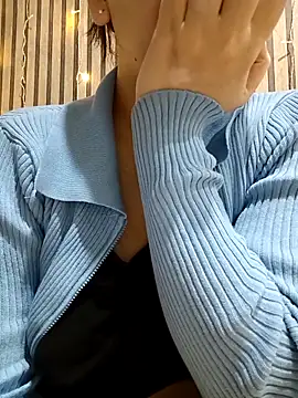 Snapshot of Emily__love chatting on November 25, 2:44 am Emily love online show from November 25, 2:44 am