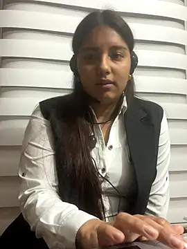 Snapshot of Au-rora chatting on November 30, 4:16 am Au-rora online show from November 30, 4:16 am