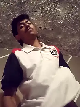 SkinniYamo online show from April 9, 3:28 am