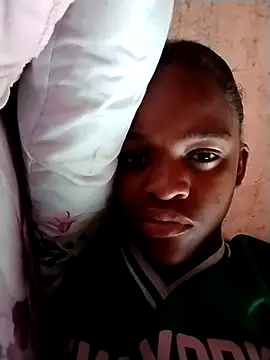 Snapshot of Blondecurv24 chatting on October 28, 2:31 pm Blondecurv24 online show from October 28, 2:31 pm