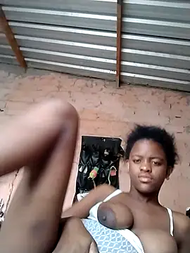 Snapshot of Blondecurv24 chatting on November 17, 1:28 pm Blondecurv24 online show from November 17, 1:28 pm