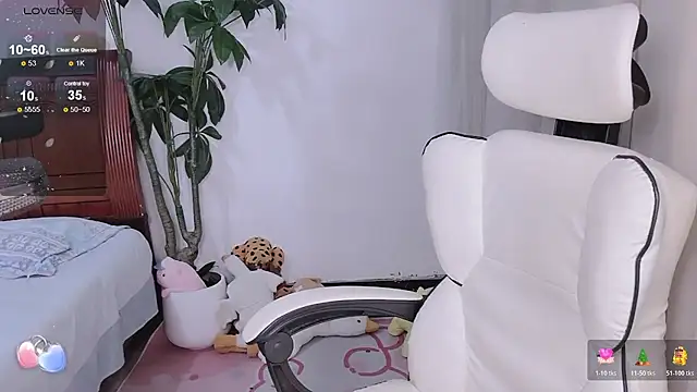 Snapshot of Tangt- chatting on December 3, 2:41 am Tangt- online show from December 3, 2:41 am