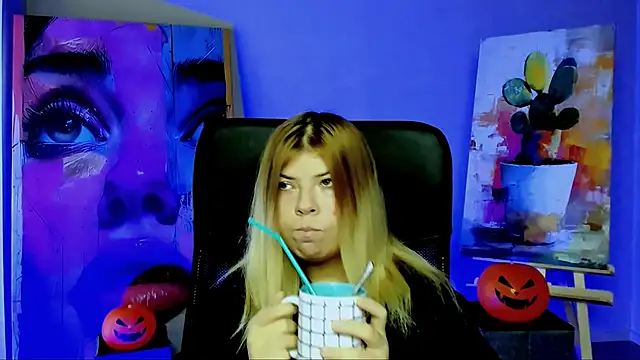 EvaDarc online show from October 28, 7:56 am